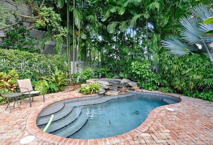Emma S Escape By Avantstay Key West Central W/ Shared Pool & Hot Tub Month Long Stays Only