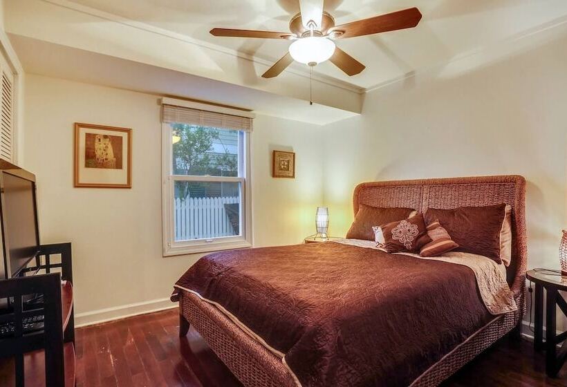 Emma S Escape By Avantstay Key West Central W/ Shared Pool & Hot Tub Month Long Stays Only