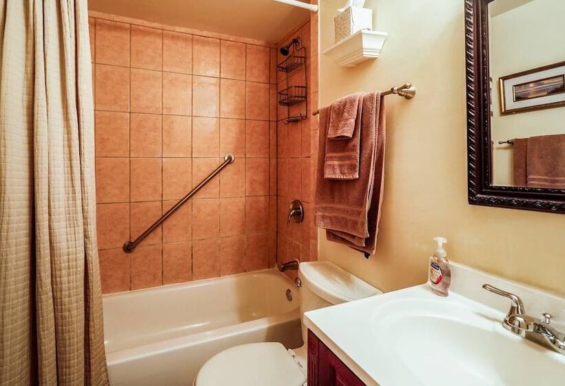 Emma S Escape By Avantstay Key West Central W/ Shared Pool & Hot Tub Month Long Stays Only