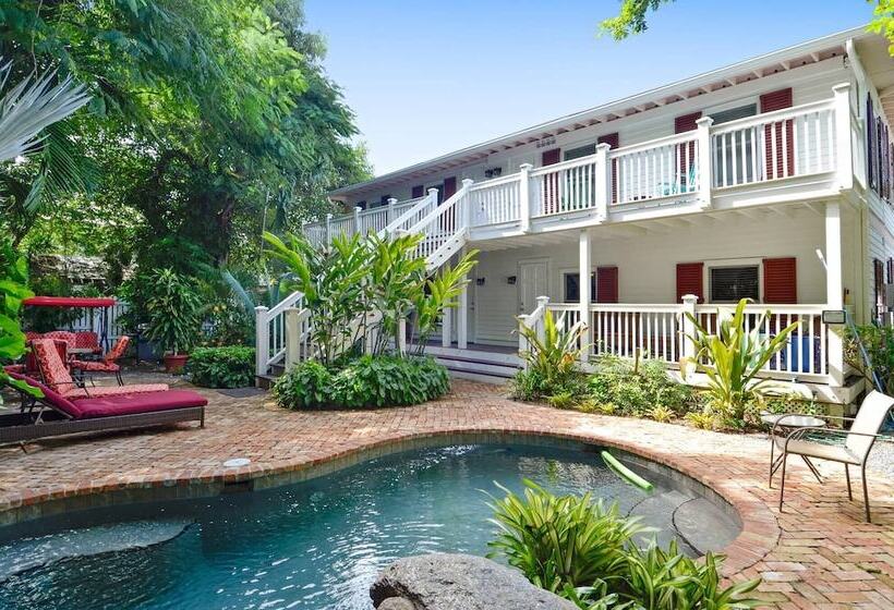 Emma S Escape By Avantstay Key West Central W/ Shared Pool & Hot Tub Month Long Stays Only