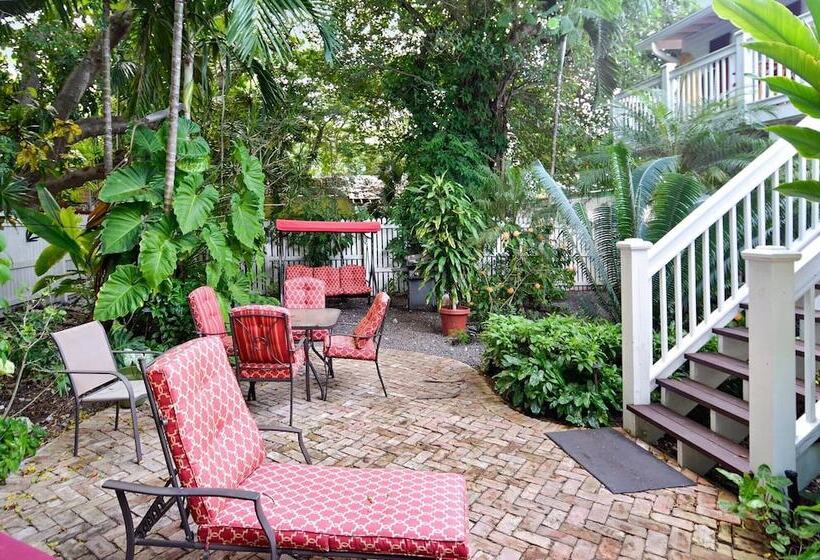 Emma S Escape By Avantstay Key West Central W/ Shared Pool & Hot Tub Month Long Stays Only