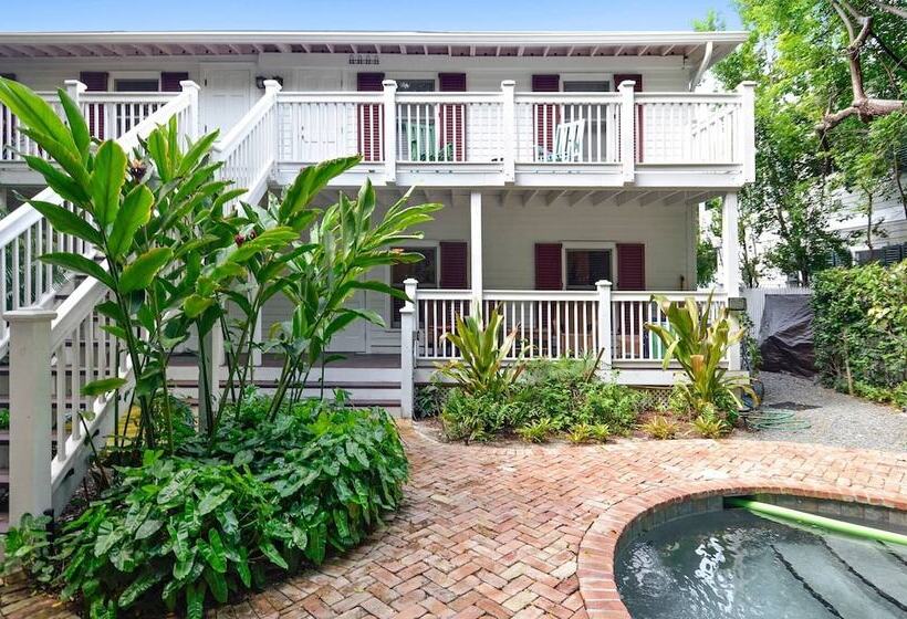 Emma S Escape By Avantstay Key West Central W/ Shared Pool & Hot Tub Month Long Stays Only