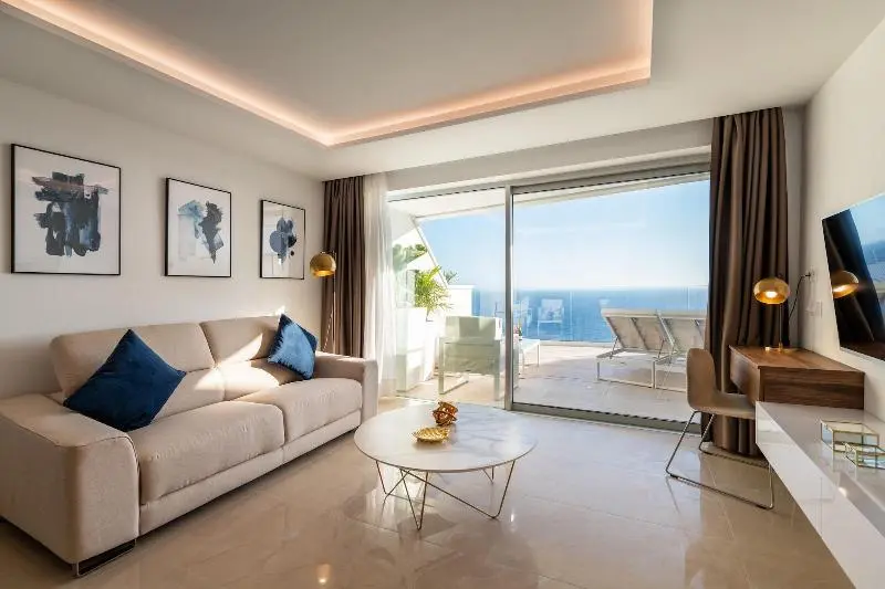 Grand Horizon Luxury Boutique Apartments