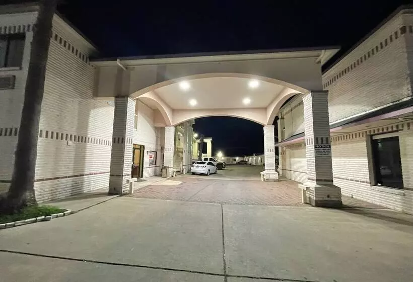 ホテル Woodland Inn & Suites