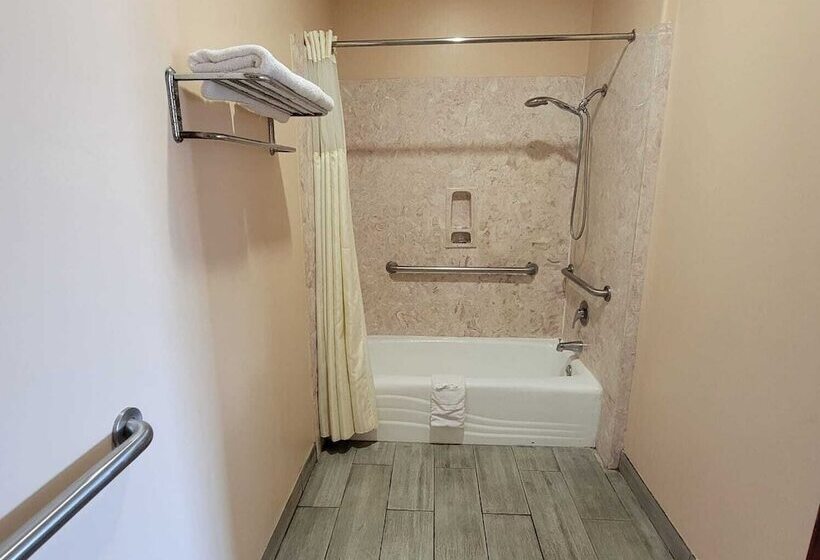 فندق Woodland Inn & Suites