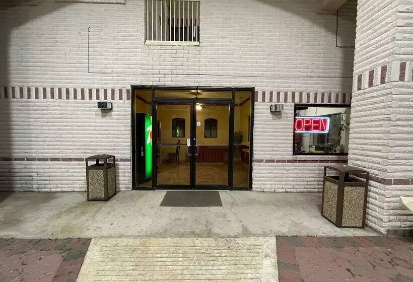 ホテル Woodland Inn & Suites