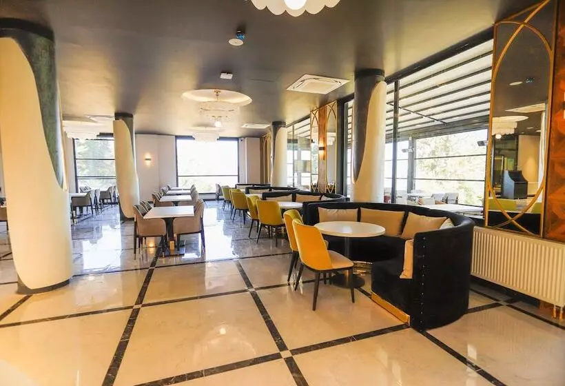 Hotelli World Dreams Forest