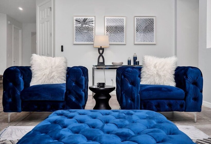 Luxury Villa, South Facing Pool! No Rear Neighbors. Themed Rooms, Theatre & Game Room. #8so8956