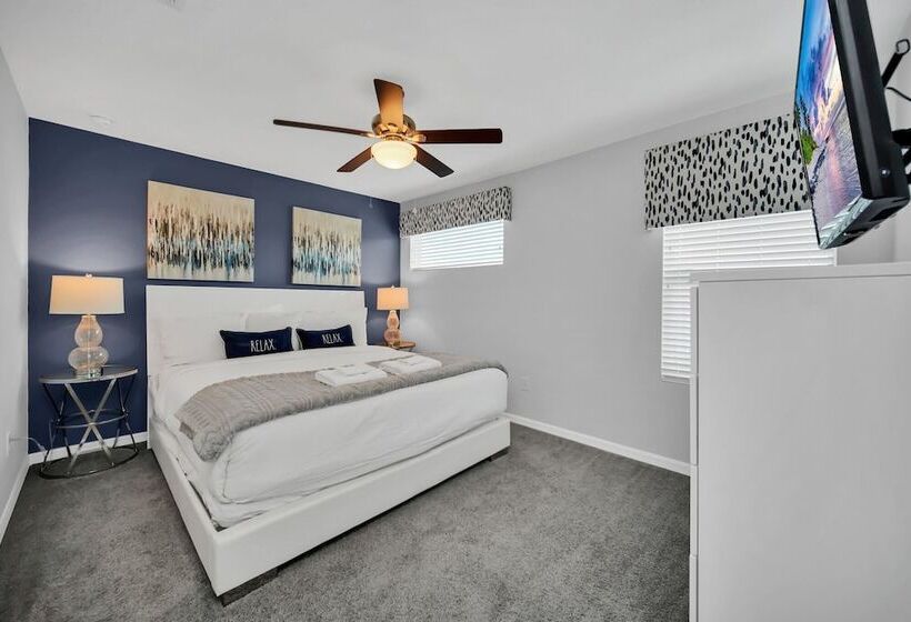 Luxury Villa, South Facing Pool! No Rear Neighbors. Themed Rooms, Theatre & Game Room. #8so8956