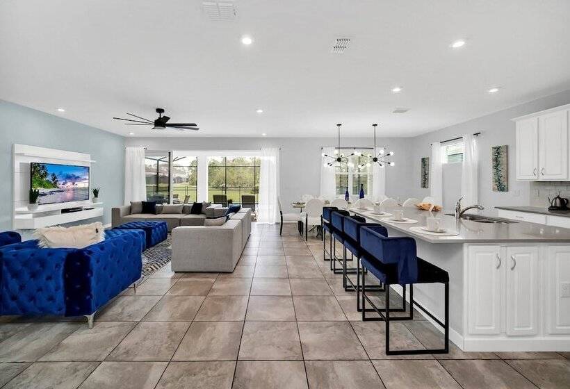 Luxury Villa, South Facing Pool! No Rear Neighbors. Themed Rooms, Theatre & Game Room. #8so8956