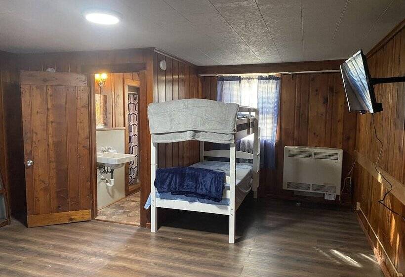 فندق على الطريق Fireside Lodge