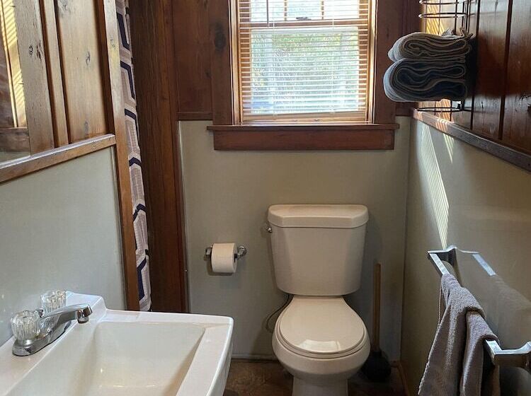 فندق على الطريق Fireside Lodge