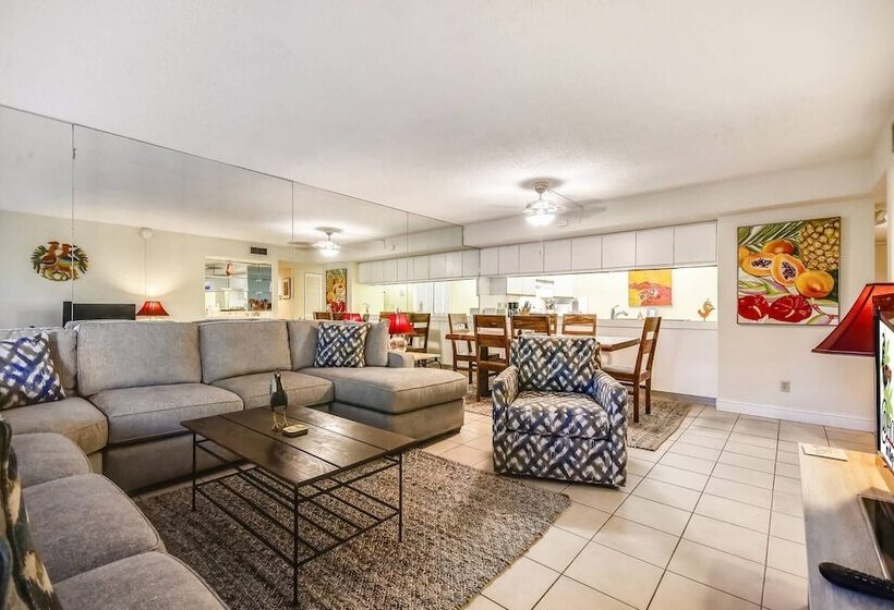 Papaya Place By Avantstay Great Location W/ Balcony, Outdoor Dining, Shared Pool & Hot Tub!