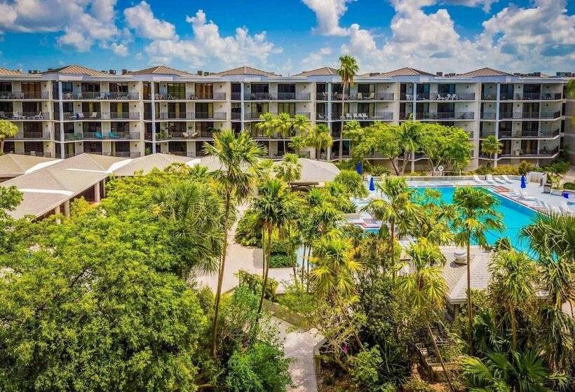 Papaya Place By Avantstay Great Location W/ Balcony, Outdoor Dining, Shared Pool & Hot Tub!