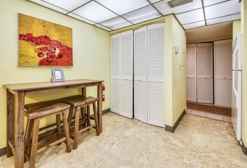 Papaya Place By Avantstay Great Location W/ Balcony, Outdoor Dining, Shared Pool & Hot Tub!