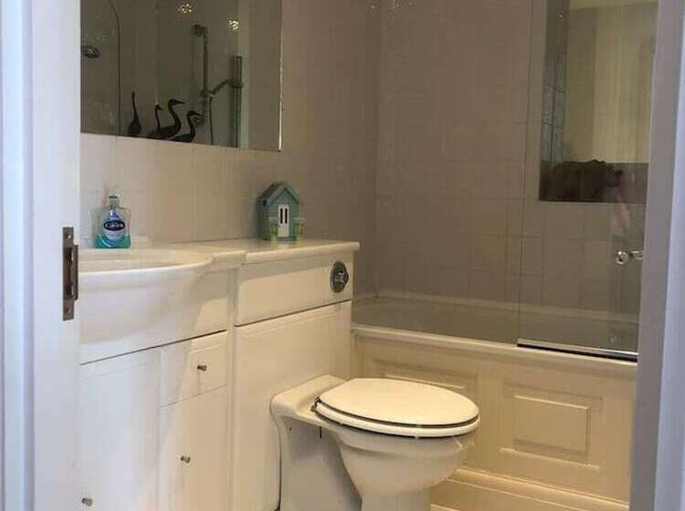 Резиденция Beautiful 4 Bed House In Walton On The Naze