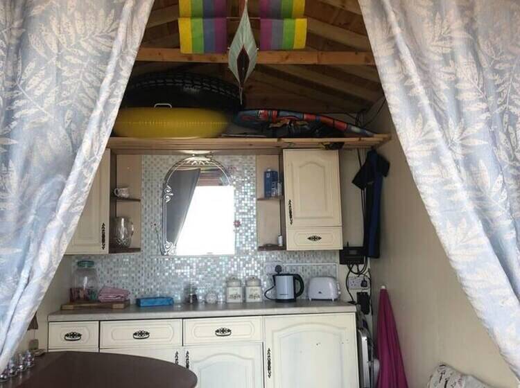 Резиденция Beautiful 4 Bed House In Walton On The Naze