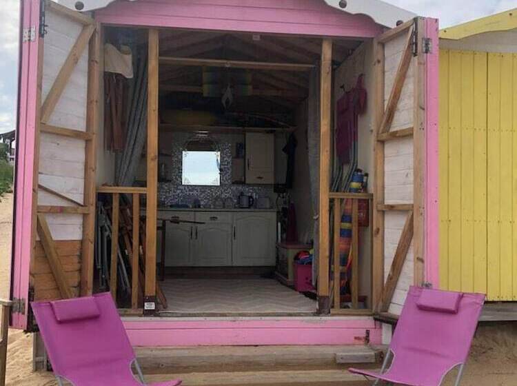 Резиденция Beautiful 4 Bed House In Walton On The Naze