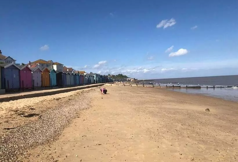 レジデンス Beautiful 4 Bed House In Walton On The Naze