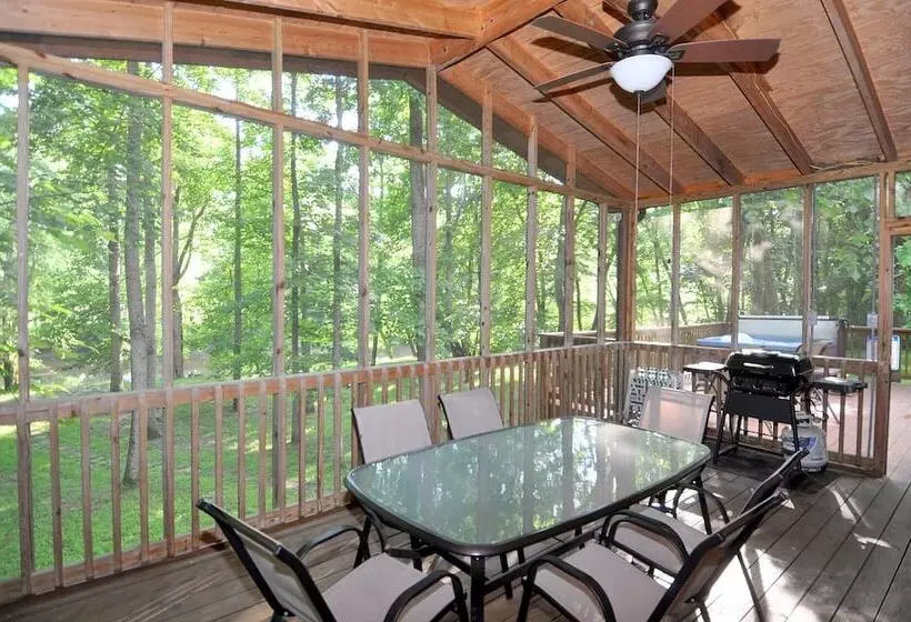 Sleepy Creek   Creekside Escape