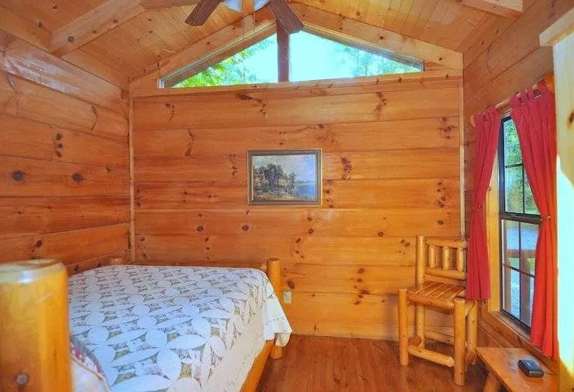 Sleepy Creek   Creekside Escape