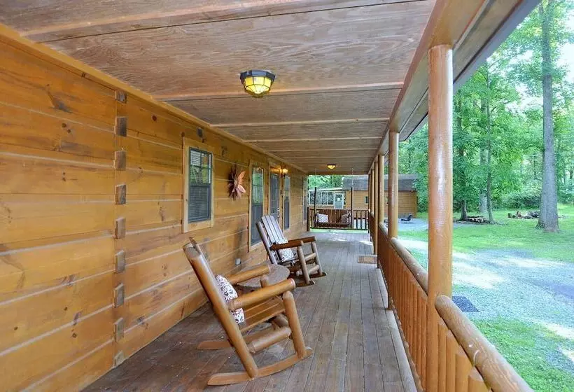 Sleepy Creek   Creekside Escape