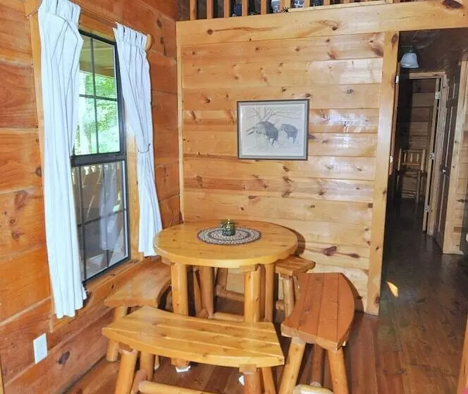 Sleepy Creek   Creekside Escape