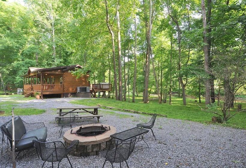 Sleepy Creek   Creekside Escape