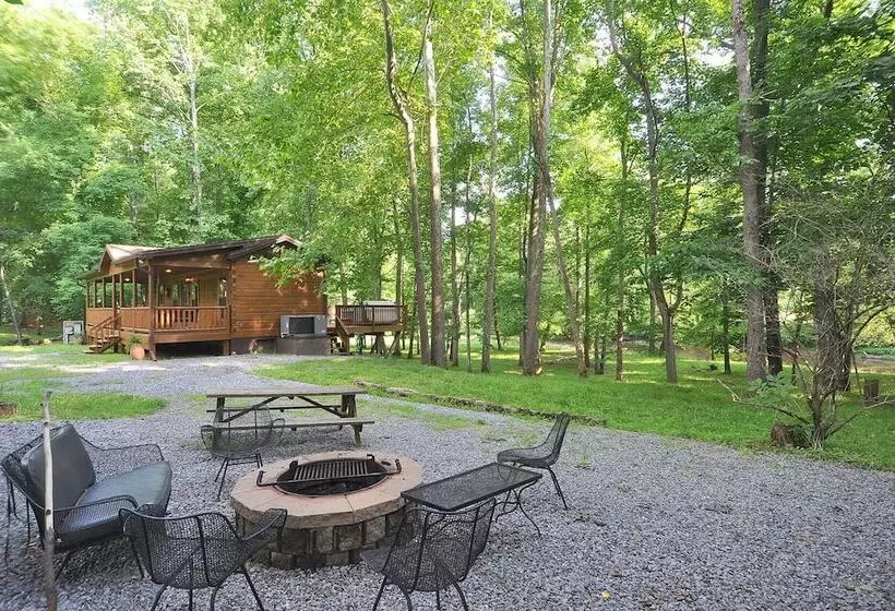 Sleepy Creek   Creekside Escape