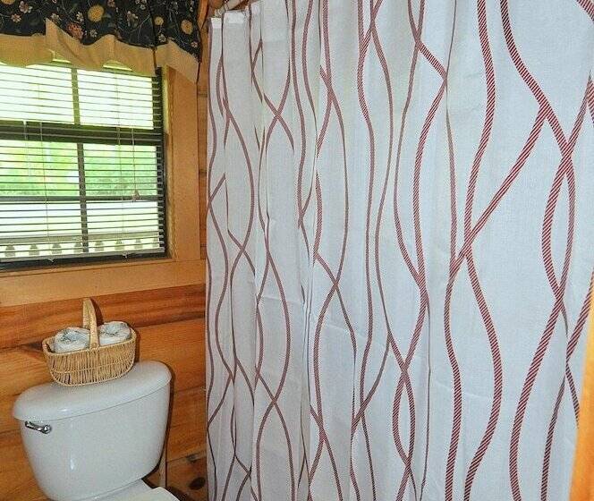 Sleepy Creek   Creekside Escape