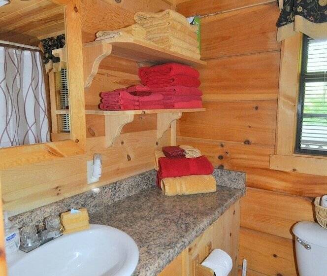 Sleepy Creek   Creekside Escape