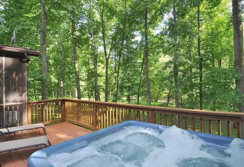 Sleepy Creek   Creekside Escape