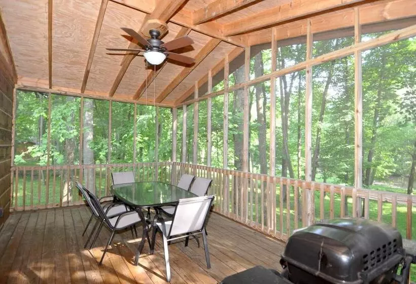 Sleepy Creek   Creekside Escape