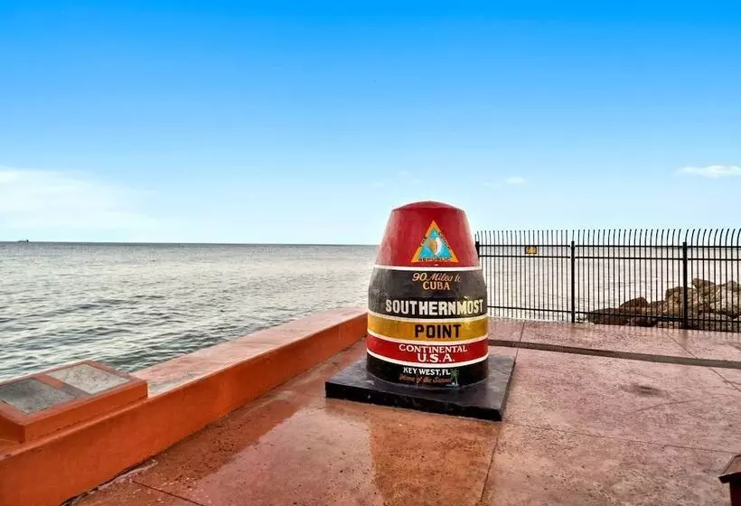 Spanish Lime Cottage By Avantstay Ideal Old Town Key West Location! Month Long Stays Only