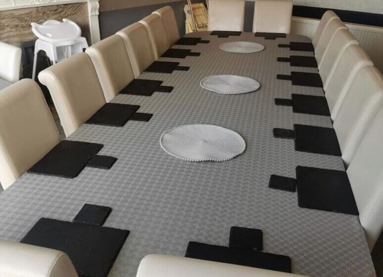 Stunning Residence Set On Cliffside In Scarborough