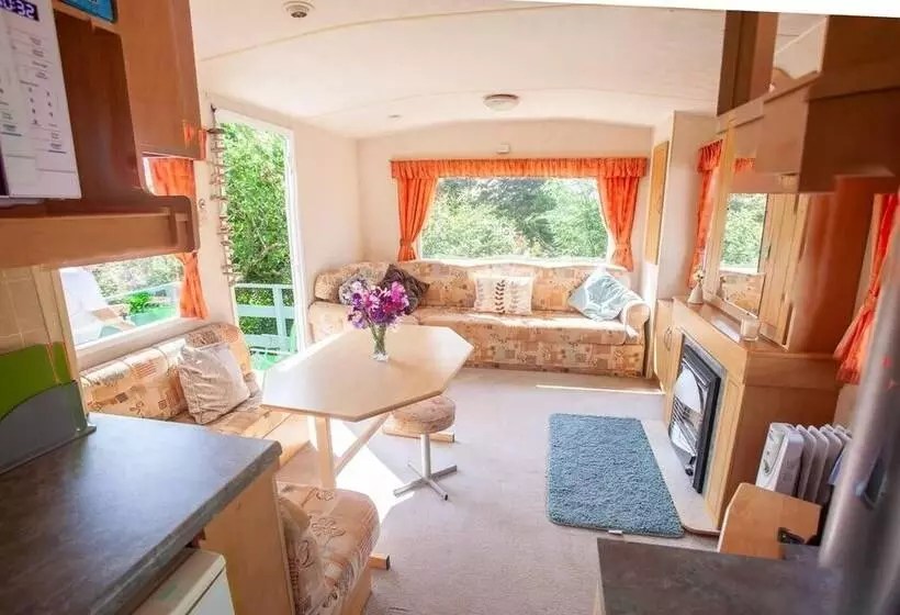 Beautiful 3 Bed Cabin In Pembrokeshire Coast