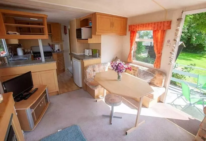 Beautiful 3 Bed Cabin In Pembrokeshire Coast