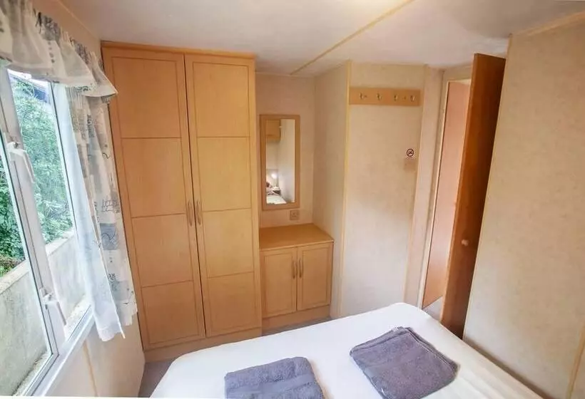 Beautiful 3 Bed Cabin In Pembrokeshire Coast