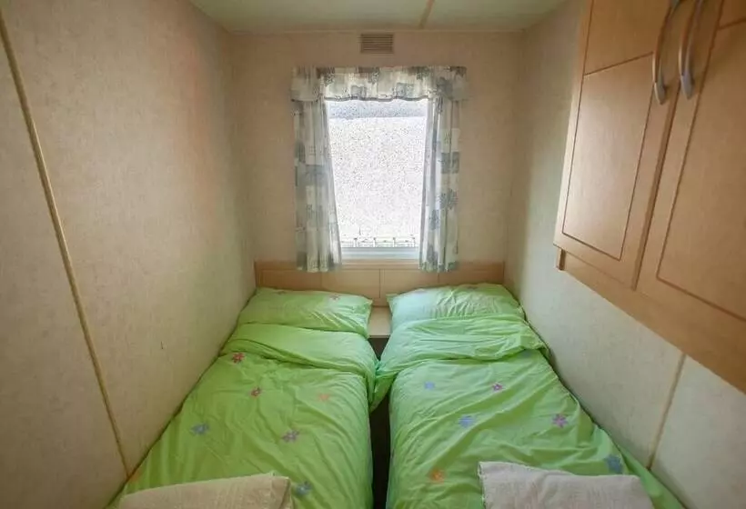 Beautiful 3 Bed Cabin In Pembrokeshire Coast