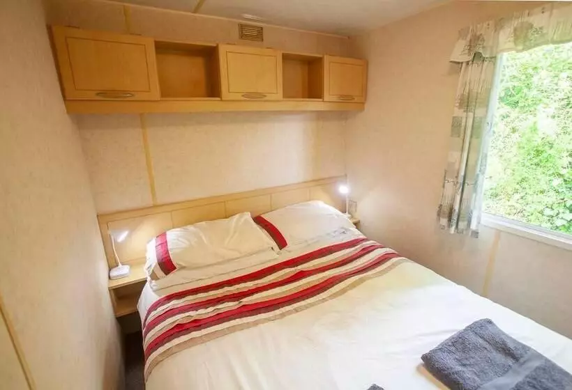 Beautiful 3 Bed Cabin In Pembrokeshire Coast