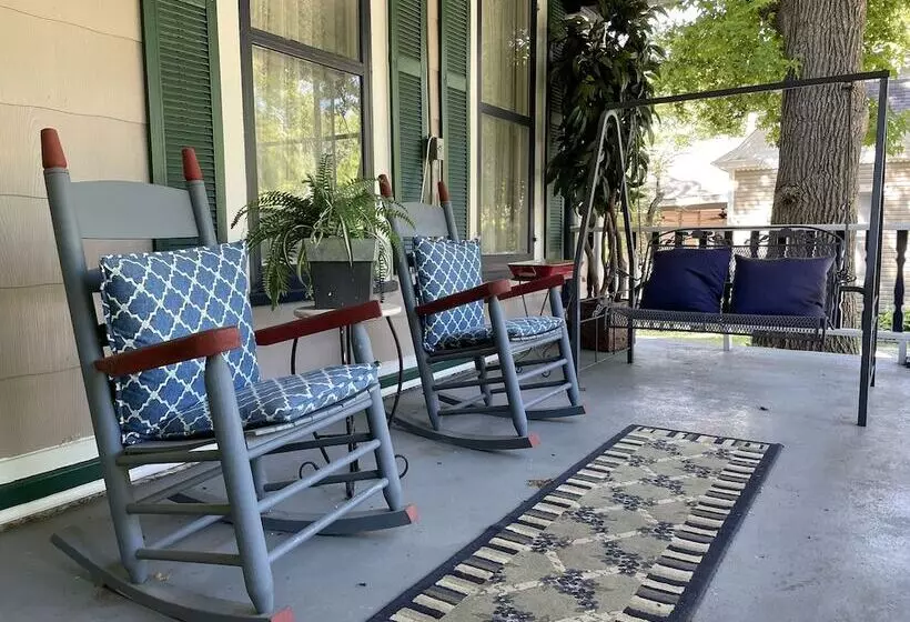 ベッドアンドブレックファースト Loganberry Inn