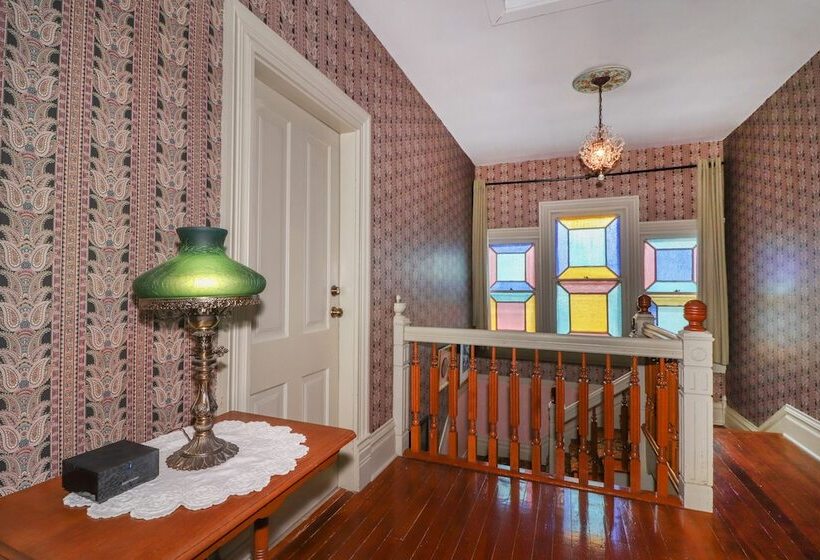 Bed and Breakfast Loganberry Inn