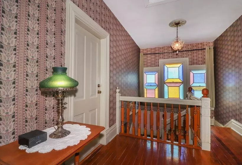 ベッドアンドブレックファースト Loganberry Inn