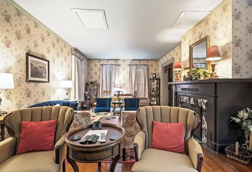 ベッドアンドブレックファースト Loganberry Inn