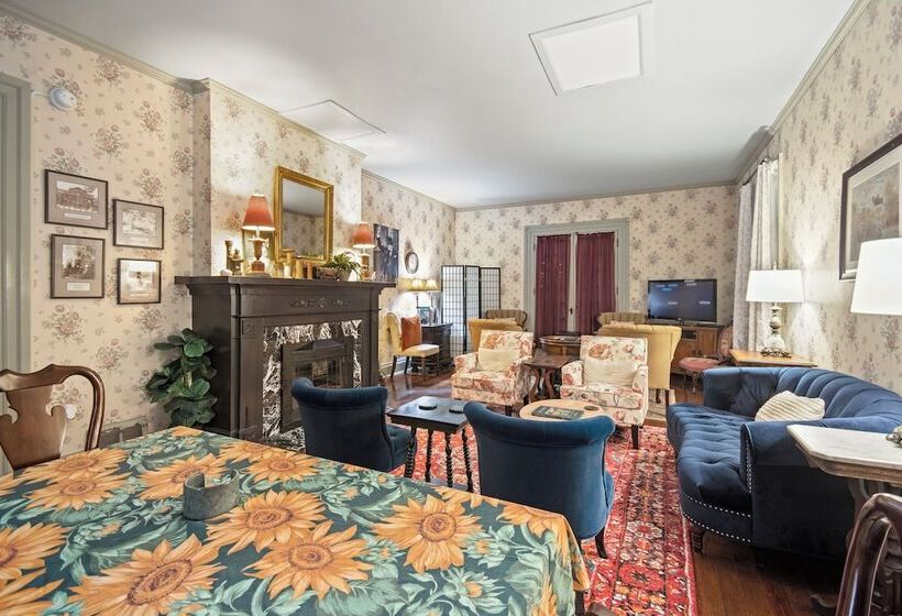 Bed and Breakfast Loganberry Inn