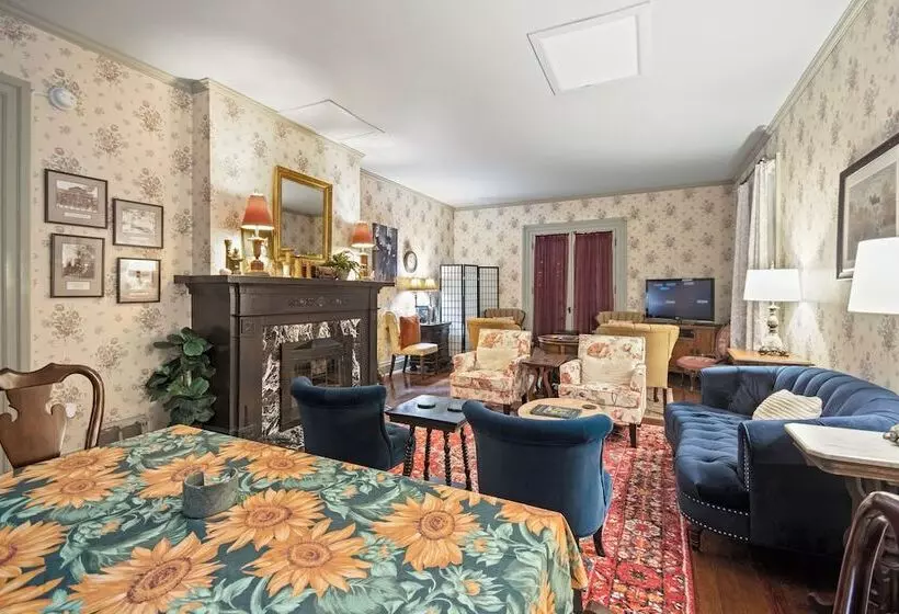 ベッドアンドブレックファースト Loganberry Inn