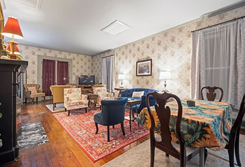 Bed and Breakfast Loganberry Inn