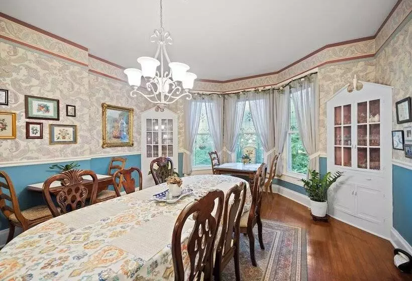 ベッドアンドブレックファースト Loganberry Inn