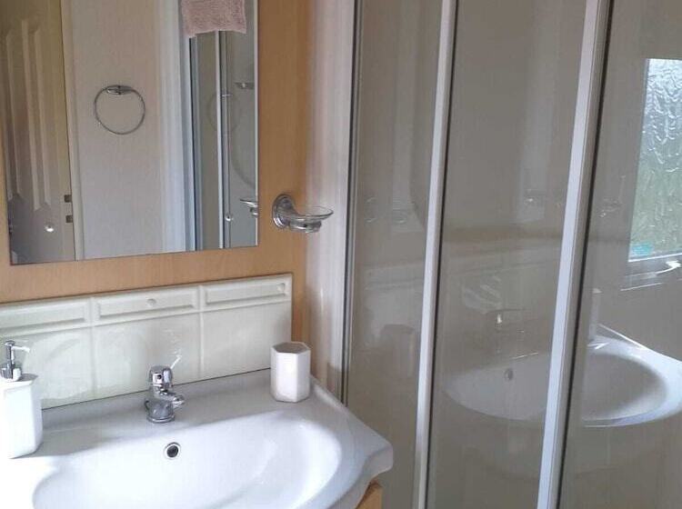 Captivating 2 Bed 6 Berth Caravan In Ingoldmells