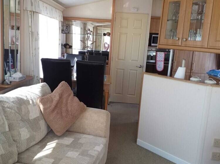 Captivating 2 Bed 6 Berth Caravan In Ingoldmells